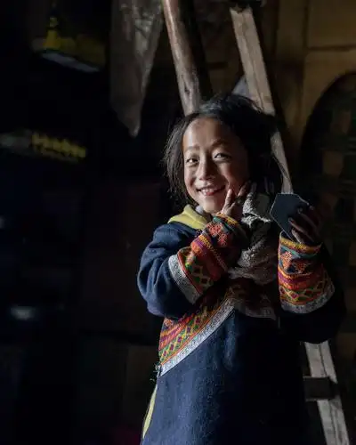 祝彝族小朋友们六一节快乐!