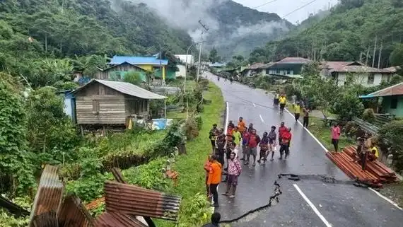 印尼西巴布亚省发生山体滑坡 已致2人死亡