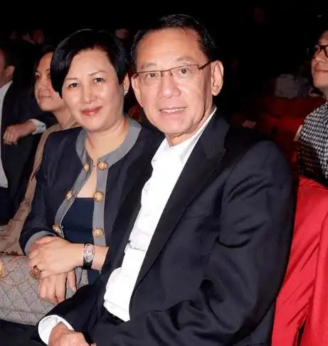 何超琼与旧爱出席婚礼,56岁杨其龙低调现身,明显沧桑许多_生活_家庭