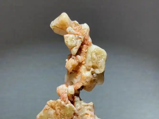 戈壁奇石,多宝豆瓣风凌石,人物象形石