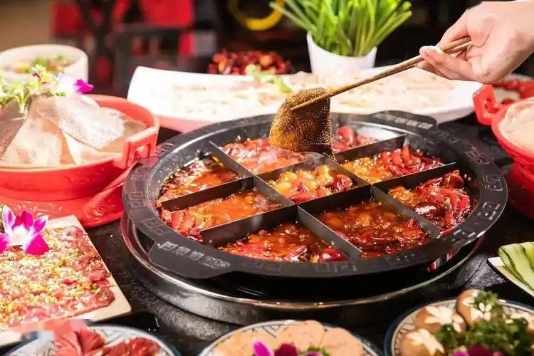 【健康科普】吃火锅当心热量刺客!送您一份健康火锅__