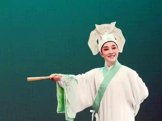 茅威涛越剧扮相