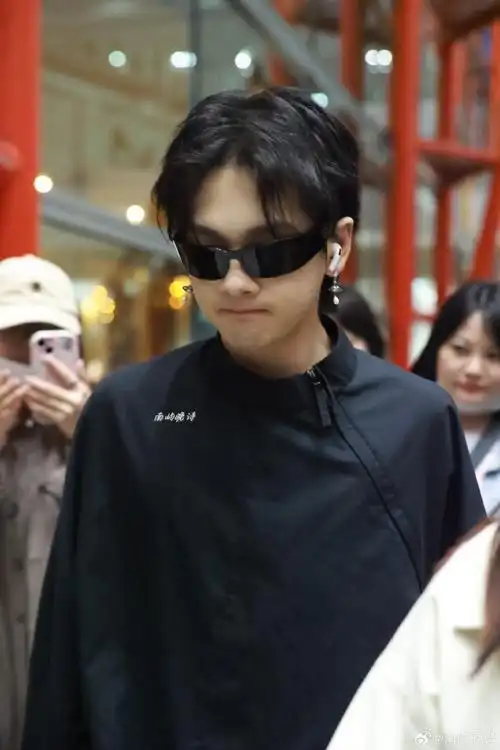 周震南超话#周震南 qq音乐巅峰盛典#zzn#周震南今晚