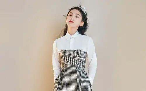 章若楠抹胸裙性感高清桌面壁纸