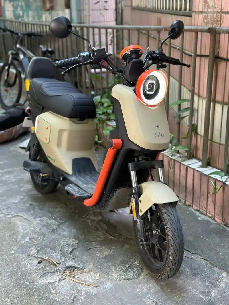 我必须吐槽小牛u新款u2这辆车 前后的坐垫真的太硬太硬了,骑行15公里