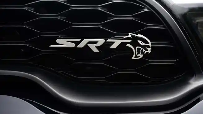 另一款道奇durango地狱猫特别版,采用深蓝色的night moves外观,配备