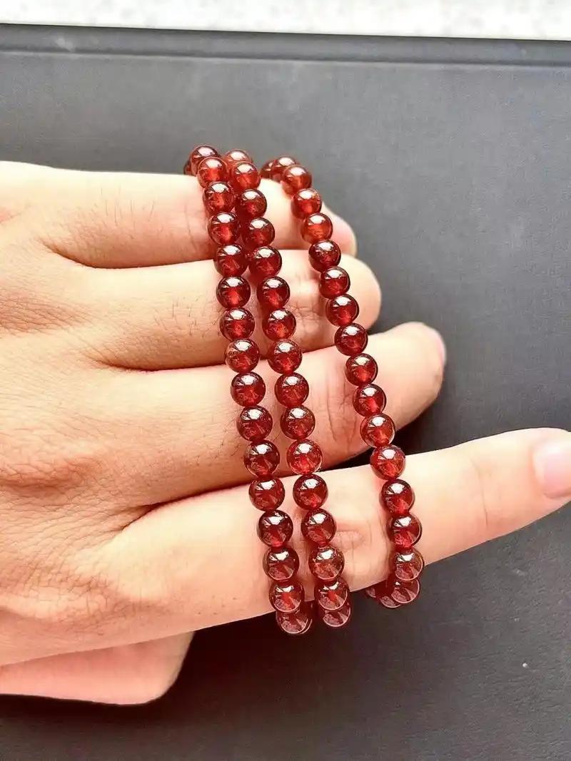 d62|我自己拍的渣图,教你6步鉴别真假石榴石 大家好,我是教珠宝课的王