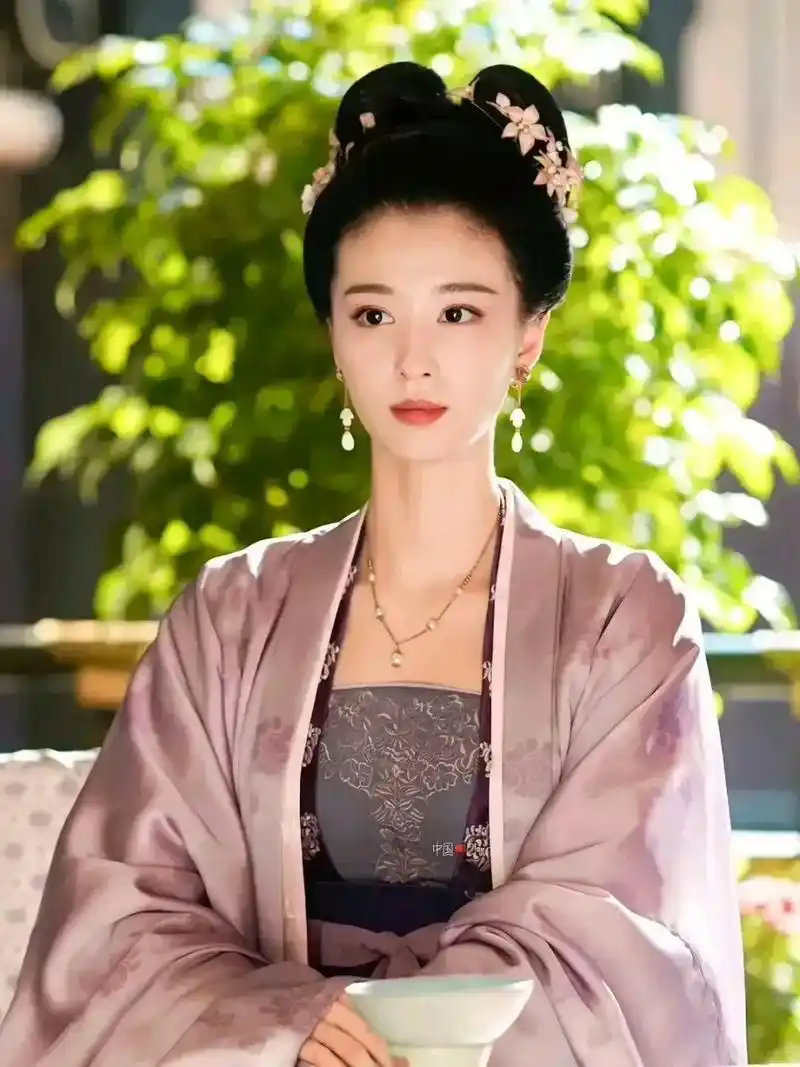 王楚然清平乐造型