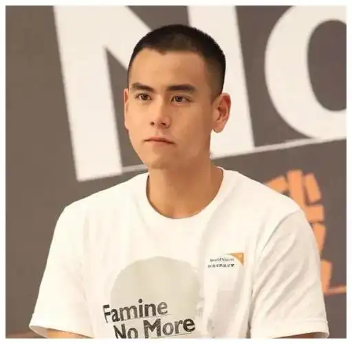 李现寸头照刷屏果然男生留寸头才最帅比