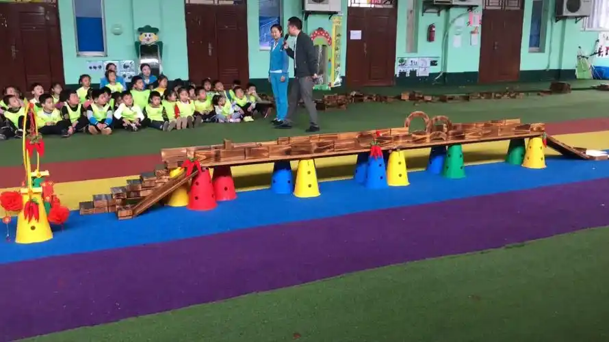 b班——大型建构活动(家乡的桥)