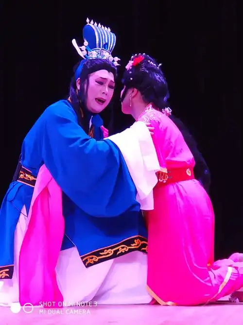 古美社区越剧团演出《孔雀东南飞》