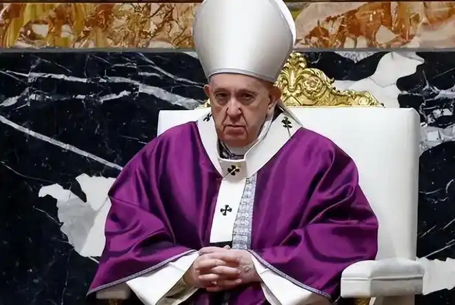 这位老者就是天主教第226任大主教:方济各!