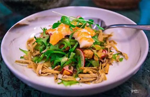 生华人文化闻名遐迩的娘惹文化,主要体现在两个方面,一是美食,娘惹菜