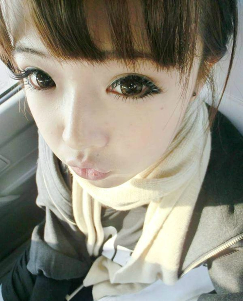 初代网红张依依曾被无数人用来当头像如今长大后比明星还美