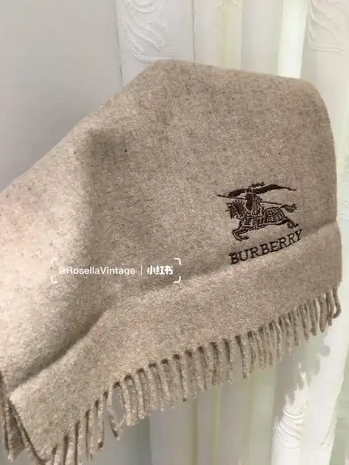 burberry燕麦色纯色羊绒战马刺绣中古围巾
