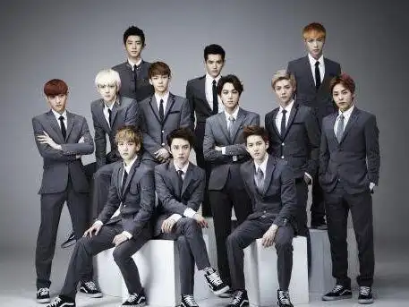 边伯贤,金钟大,朴灿烈,都暻秀,金钟仁,吴世勋,黄子韬,鹿晗和吴亦凡