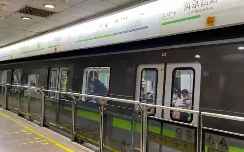 【上海地铁】上海地铁2号线绿灯侠南京西路出站_哔哩哔哩_bilibili