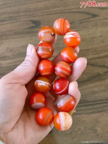 清代老玛瑙缠丝珠子手串一条