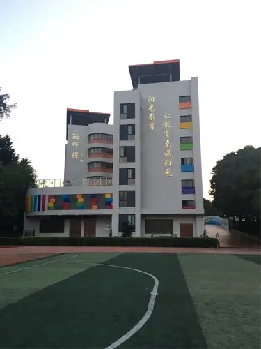 记霞寨中心小学到泉州市实验小学洛江校区考察
