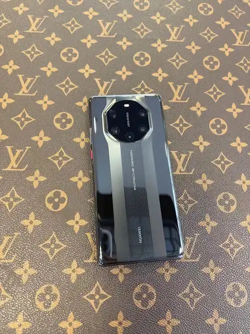 华为mate40保时捷12256g成色不错7599