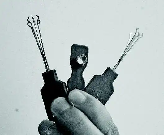 假释期间网购"万能钥匙"偷车