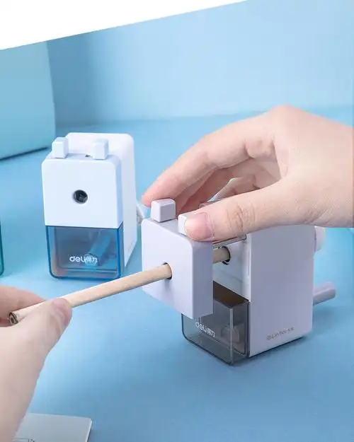 得力0749彩色铅笔削笔机彩铅卷笔刀削笔刀儿童小学生手摇刨笔机