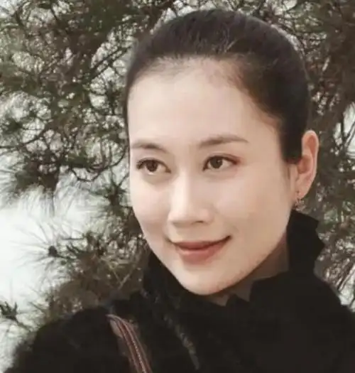 尽管有舞蹈的基础,起初温峥嵘在文化课上有些吃力.