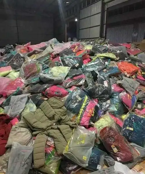 品牌库存服装尾货批发专卖店原单正品断码服装批发