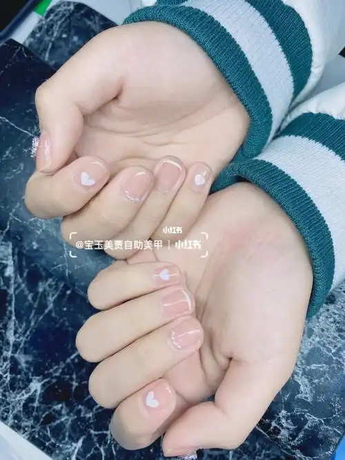 简单干净透明美甲