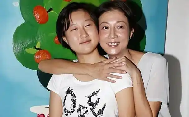 吴卓林:母亲是亚洲小姐,父亲是巨星成龙,我却成为了"污点"