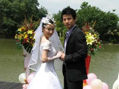 舒畅的丈夫是在【钻石豪门】饰演邵一鹏的那个吗?