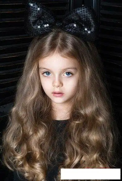 小女孩可爱发型金发小美男百变儿童发型