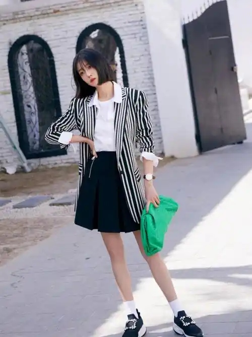 "腿精"女孩李溪芮晒穿搭,搭配分分钟展现黄金比例,太羡慕了_衬衫_西装