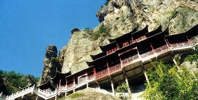 1/28大慈岩风景区4a景区行走半山腰的悬空栈道位      置:杭州市建德