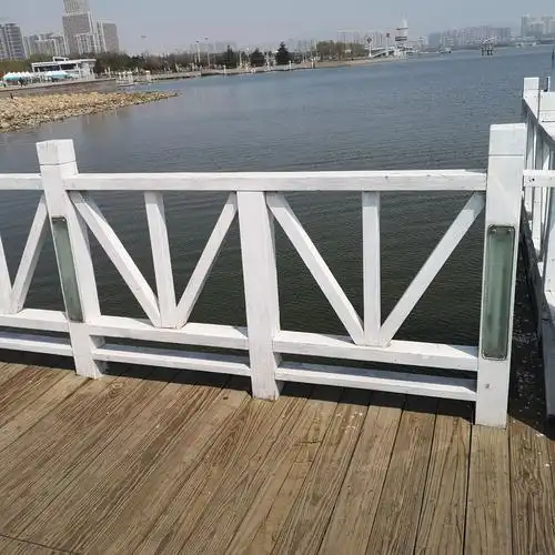 防腐木景观栏杆 桥梁河道防撞护栏景区木扶手河道灯光栏杆仿木纹