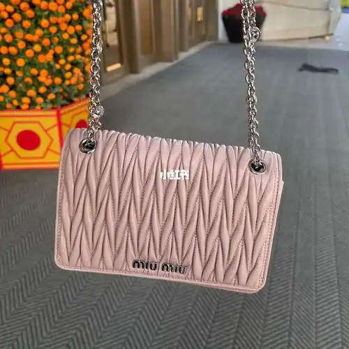 miumiu水晶链条包粉色少女心爆炸