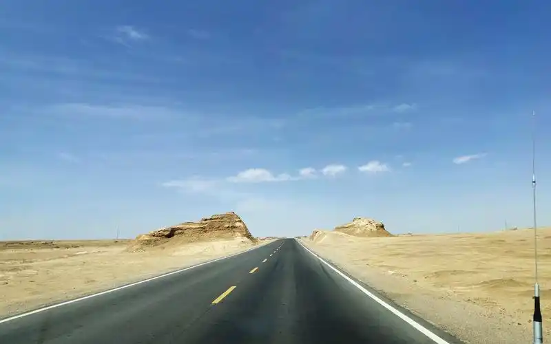 走进柴达木盆地无人区