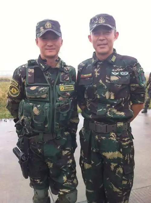 咋狼牙特种部队的军官大部分都姓何呢?何大队长@演员侯勇 @导演刘猛