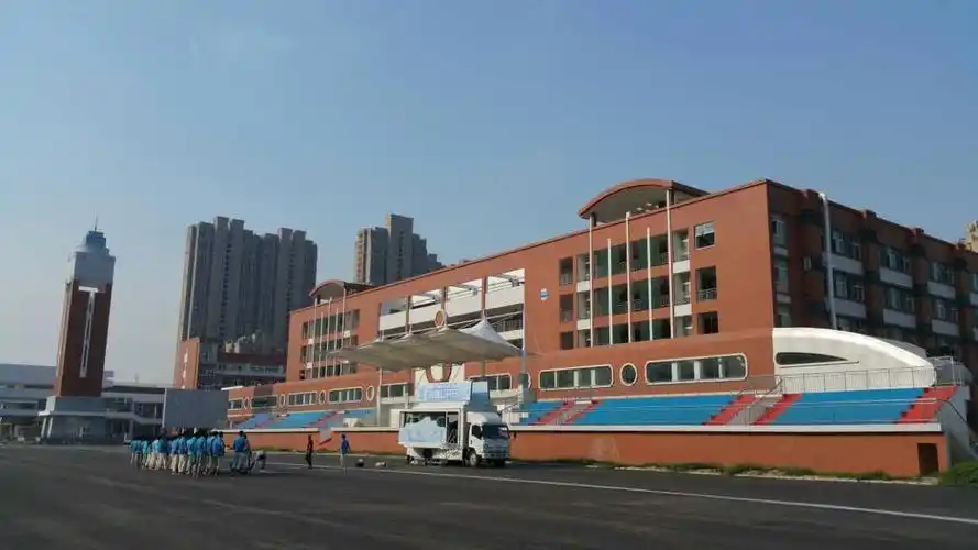 创客大篷车进校园体验科技饕餮盛宴记郑州101中学创客空间文化活动之