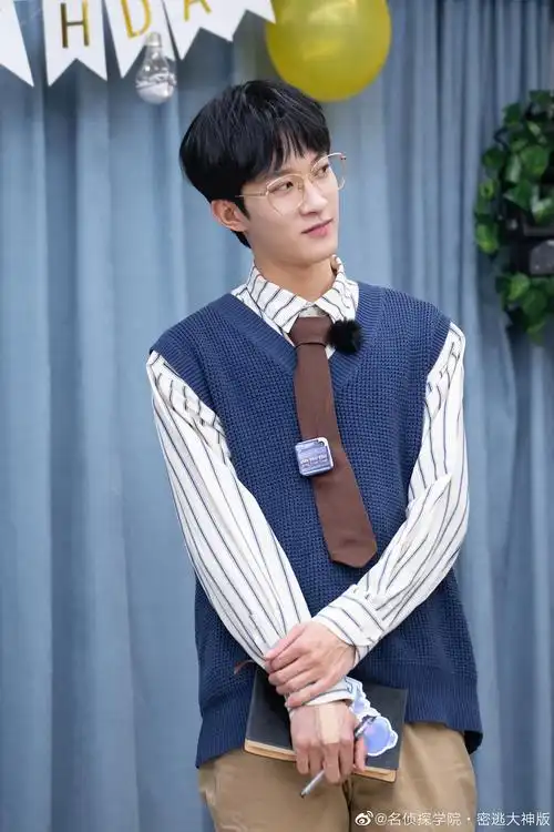 用指尖捕捉自由之光曹恩齐专楼520快乐来听帅哥弹琴06