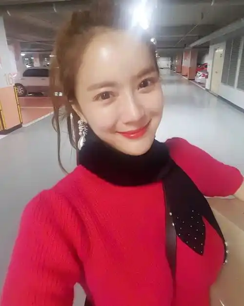 31岁的刘荷娜近照,大家还认得出来这是当年的夏之星吗