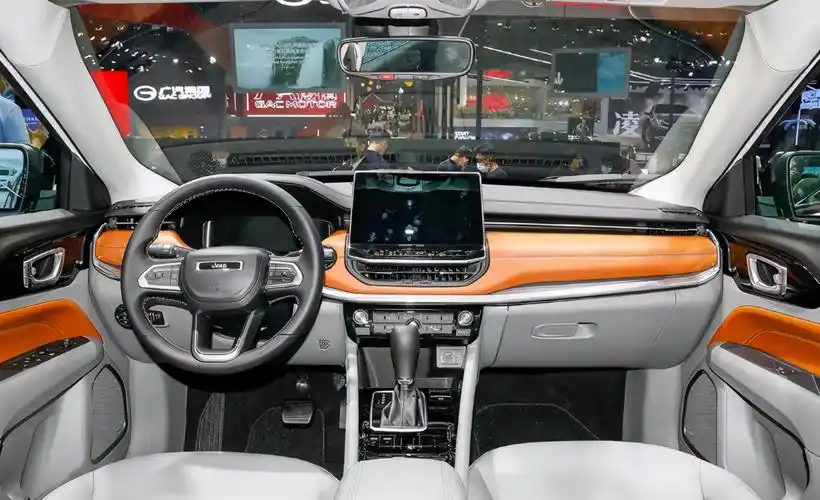 全新jeep指南者内饰暴涨13t9at还配四驱