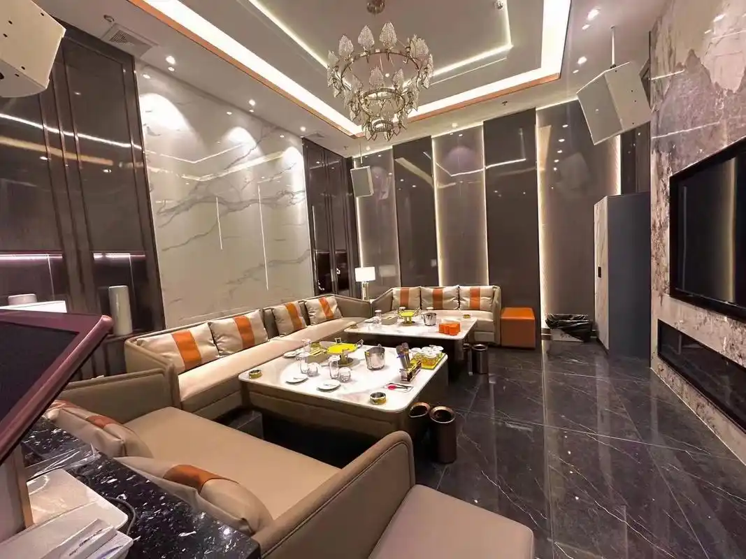 昆山高档ktv之一金茂皇朝ktv重金聘请了知名设计师为其所有包间进行
