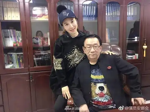 侯耀华与女徒弟安娜金的自拍照