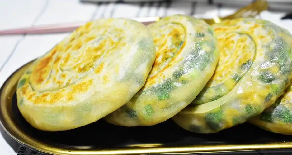 韭菜别炒着吃了,教你韭菜饼新做法,外皮酥内陷香,咬一口满嘴香