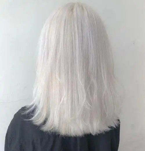 极致银白色染发发型 潮色发色显白吸睛_染发发型 - 美发站