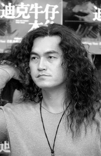 迪克牛仔用dv记录音乐 感叹对待爱情很务实(图)