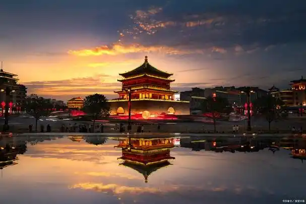 西安,这座拥有三千年历史的古老城市,就像一部栩栩如生的历史长卷.