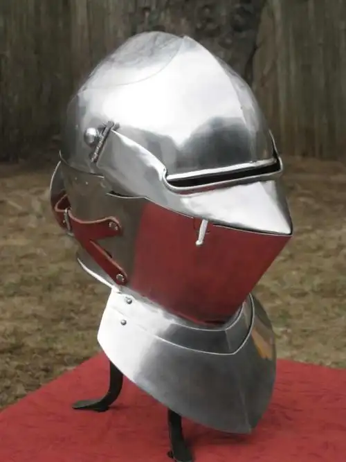 全身板甲的骑士是如何看东西?