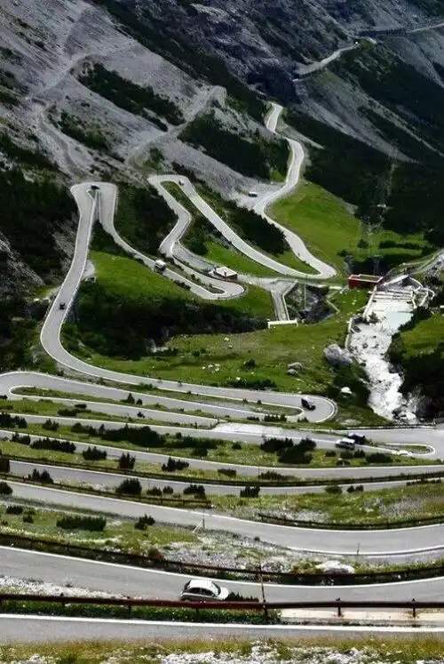 苍颉造字有深意,足旁依各妙解含.